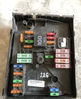 Volkswagen Golf V Fuse box set