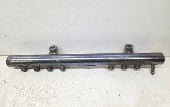 Volvo V60 Fuel main line pipe 30777759 0445215025