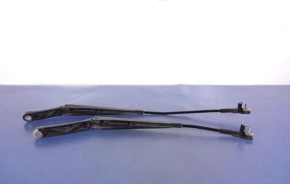 Skoda Octavia Mk2 (1Z) Front wiper blade arm 1Z1955409A