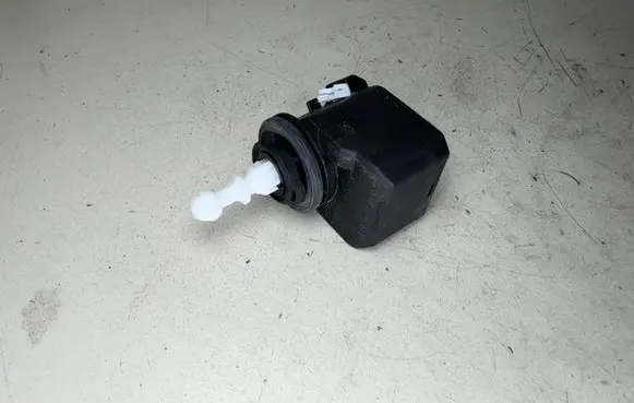Audi A6 S6 C6 4F Headlight level adjustment motor 00883000 008830