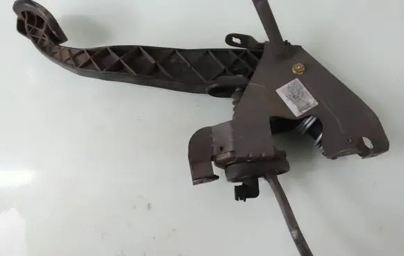 Volkswagen Transporter - Caravelle T5 Clutch pedal 7H1721059E