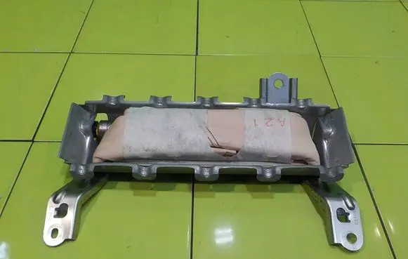 Toyota iQ Knee airbag KOLANOWA