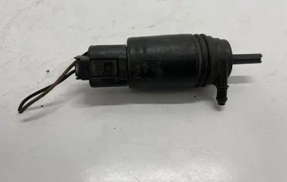 BMW 3 E90 E91 Windscreen/windshield washer pump 8377612