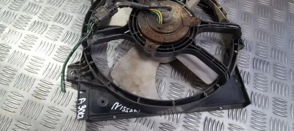Radiator cooling fan shroud