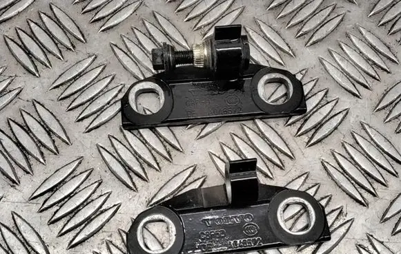 Rear door hinge set