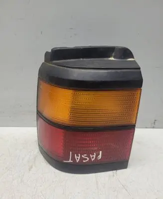 Volkswagen PASSAT B3 Rear/tail lights 333945111