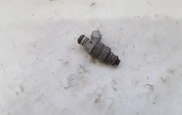 Audi A3 S3 8P Fuel injector 06A906031BT