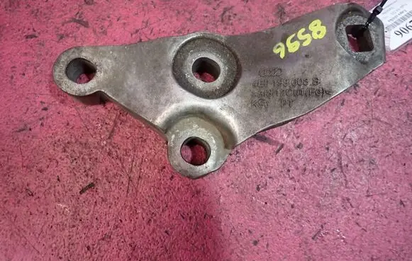 Audi A8 S8 D3 4E Engine mounting bracket 4E0199603S