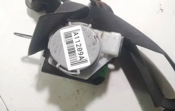 Toyota Yaris Middle seatbelt (rear) 