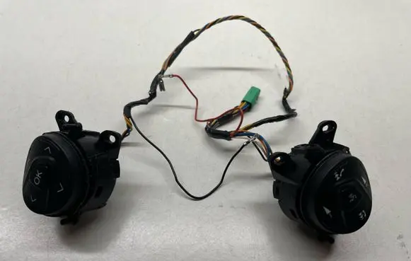 Ford Focus Steering wheel buttons/switches DM5T14K147DA AM5T14K147AA DM5T14K147