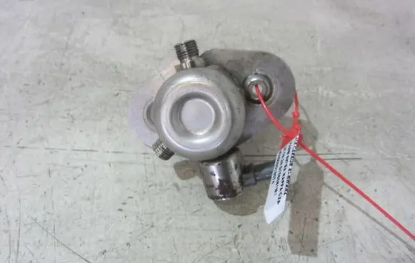 BMW 5 F10 F11 Fuel injection high pressure pump 13517599865