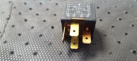 Volkswagen PASSAT B5 Other relay 443919578C 899519