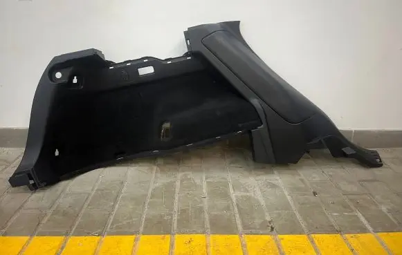 Trunk/boot lower side trim panel