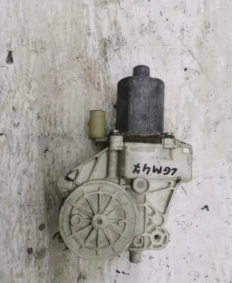 Mercedes-Benz Sprinter W906 Front door window regulator motor A0068205442