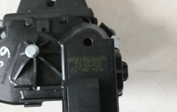 Loading door lock