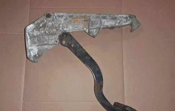 Mercedes-Benz SL R107 Brake pedal bracket assembly 1072941101
