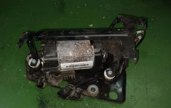 Volvo XC90 Air suspension compressor/pump 15150000713 4150007