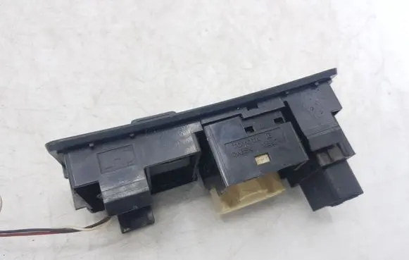 Toyota Corolla E120 E130 Wing mirror switch 183574