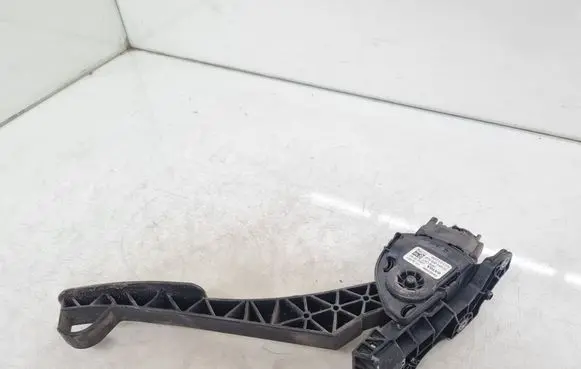Volvo XC70 Accelerator throttle pedal 30715175 6PV00954800