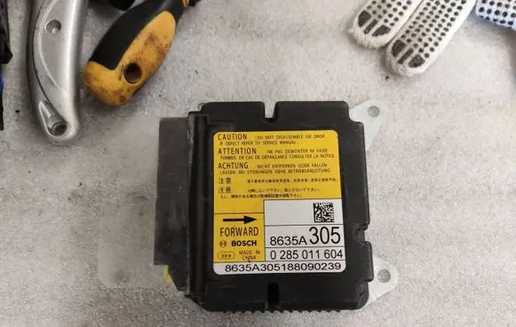 Mitsubishi Outlander Airbag control unit/module 8635A305 0285011664