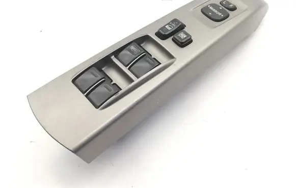 Toyota Prius (XW20) Electric window control switch 8482047050