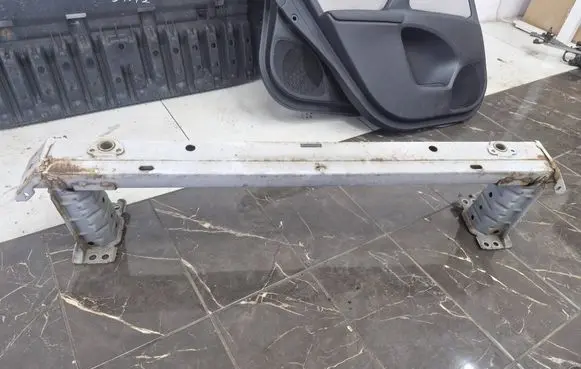 Toyota Avensis T270 Front bumper cross member 