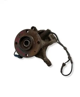 Peugeot 1007 Front wheel hub spindle knuckle 