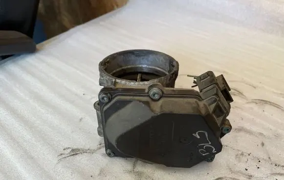 Volkswagen Golf Plus Throttle valve 03G128063M