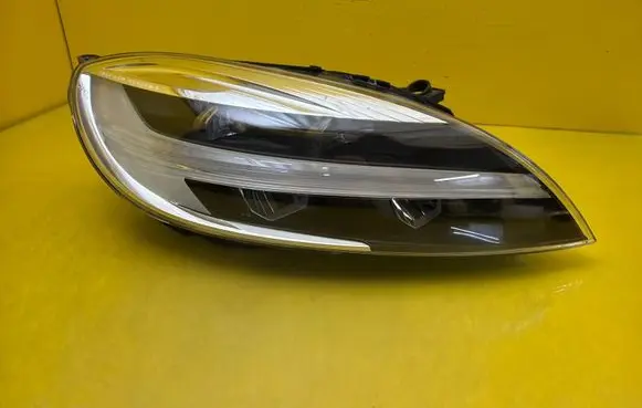 Volvo V40 Headlight/headlamp 31677019