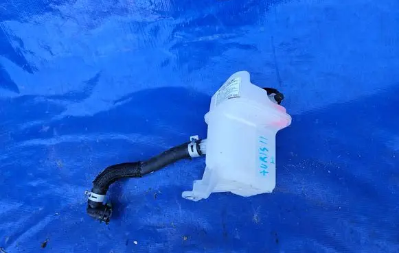 Coolant expansion tank/reservoir