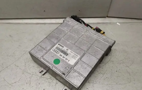 Audi A4 S4 B5 8D Engine control unit/module 0261203554 0261203555 8D0907557B