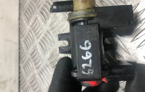 Audi A4 S4 B8 8K Turbo solenoid valve