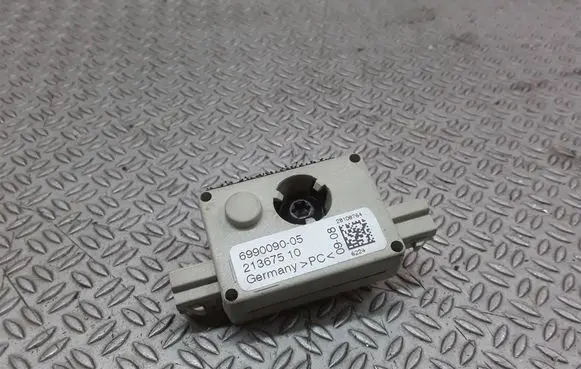 BMW 5 E60 E61 Antenna control unit 699009005