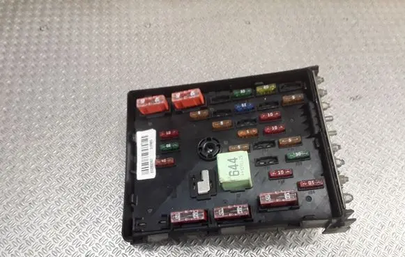Volkswagen PASSAT B6 Fuse module 3C0937125
