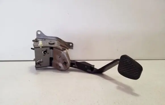 Honda CR-V Clutch pedal 