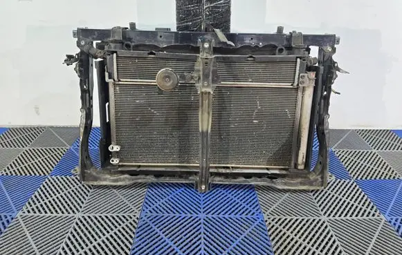 Toyota Auris E180 Coolant radiator 164000T240 167120T050 167110T090