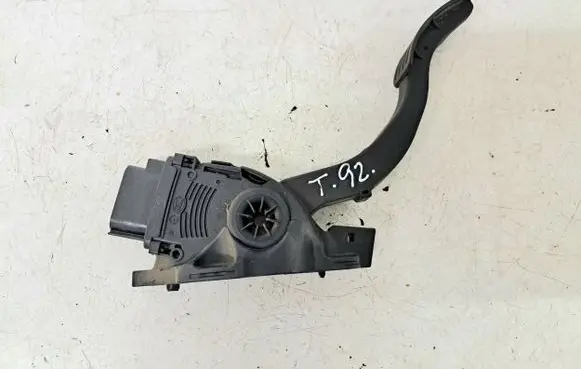 Volvo V70 Accelerator throttle pedal 6G929F836AD