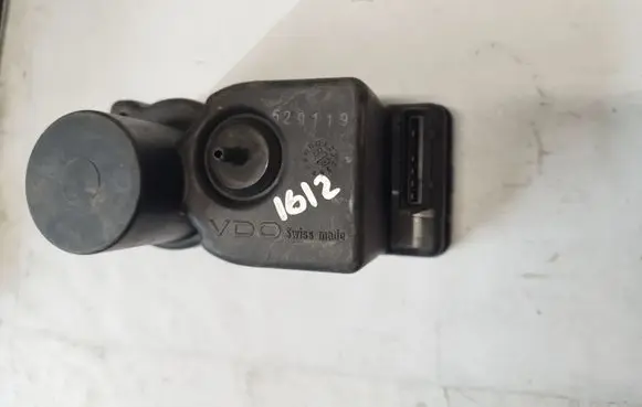 Audi 80 90 S2 B4 Central locking vacuum pump 443862257H
