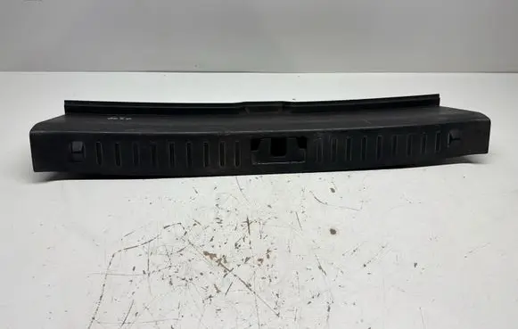 Trunk/boot sill cover protection