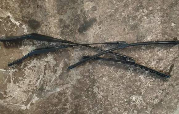 Opel Astra H Windshield/front glass wiper blade 13111219 13111022