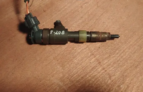 Peugeot 208 Fuel injector 0445110340