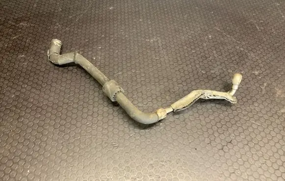 Coolant pipe/hose