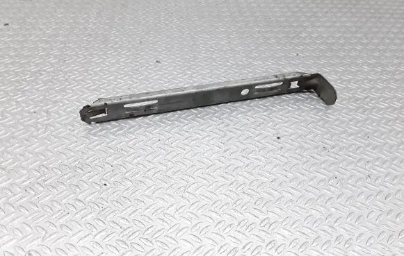 Headlight/headlamp mounting bracket