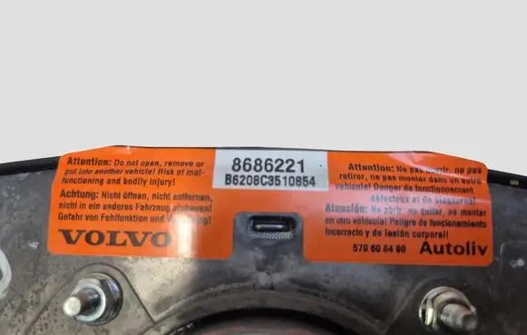 Volvo XC90 Steering wheel airbag 8686221 B6208C510854