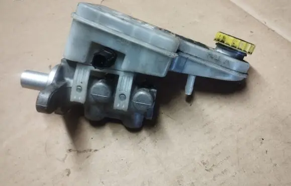 Chrysler Sebring (JS) Master brake cylinder