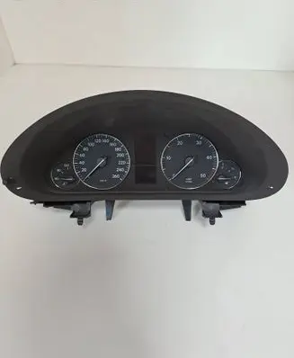 Mercedes-Benz C W203 Speedometer (instrument cluster) A2035404947
