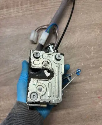 Ligier JS 50 Front door lock 081823