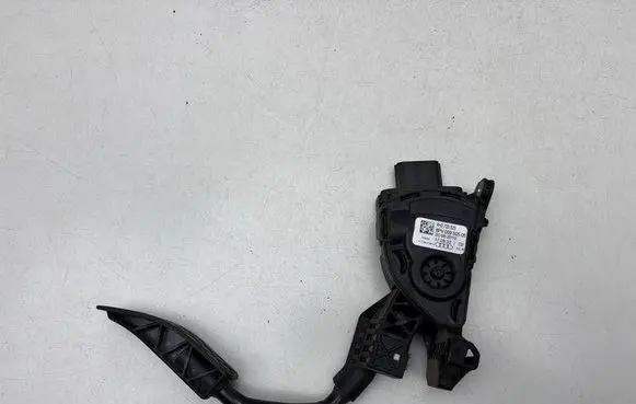 Audi A8 S8 D4 4H Accelerator throttle pedal 4H2723523 6PV00950505