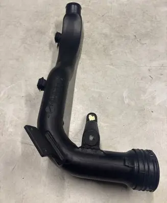 Volkswagen PASSAT B5.5 Intercooler hose/pipe 8E0145762