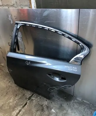 Infiniti Q50 Rear door